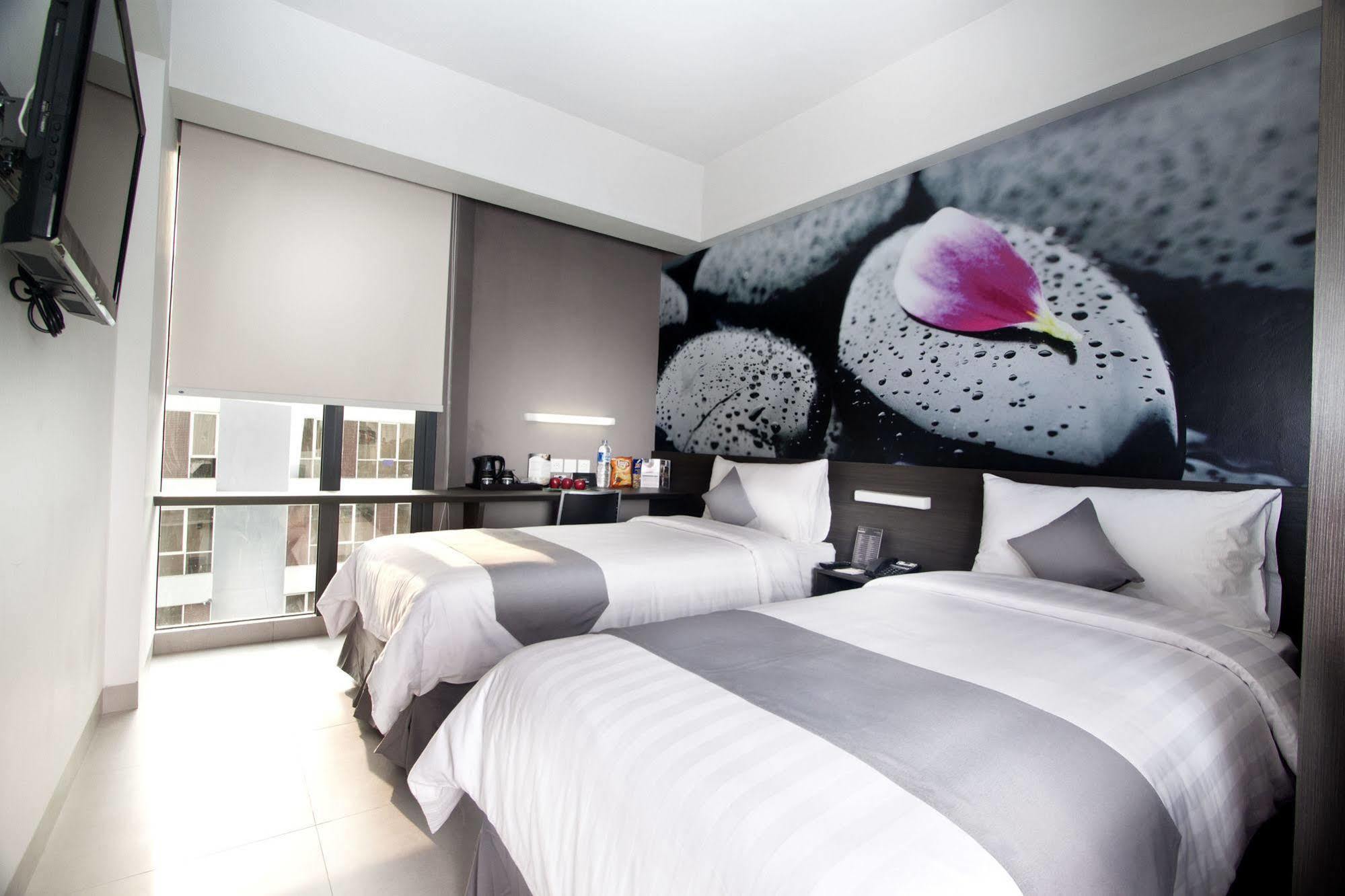 Neo Hotel Tendean Jakarta By Aston Exterior foto