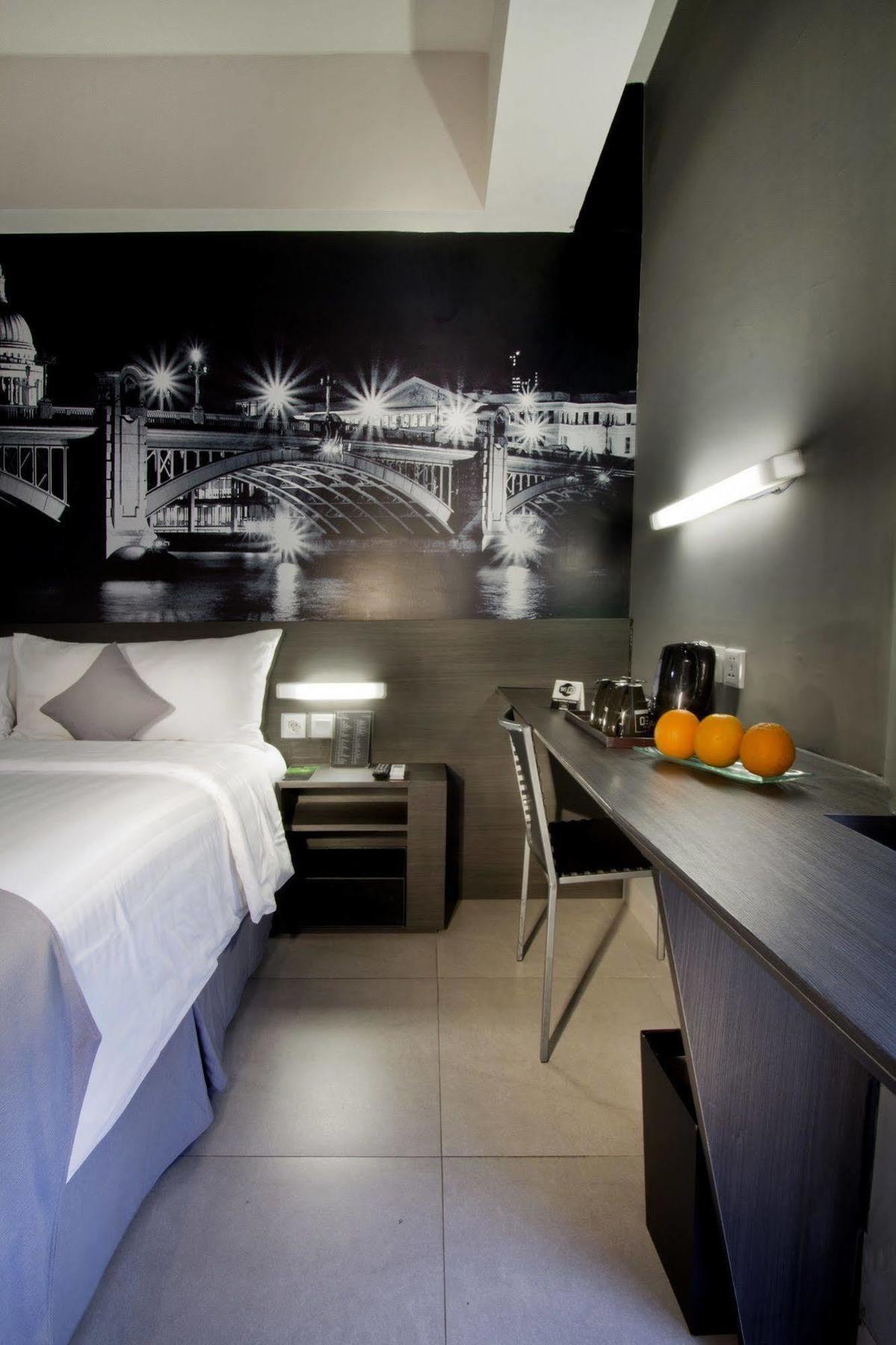 Neo Hotel Tendean Jakarta By Aston Exterior foto