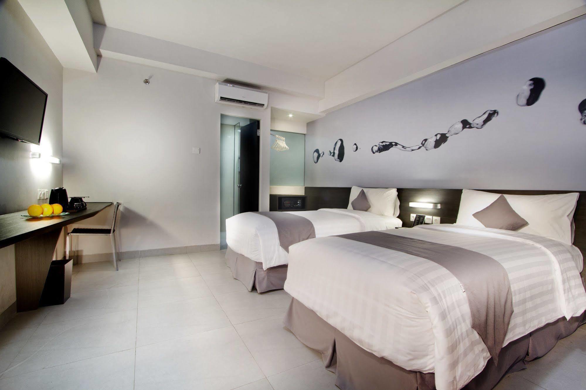 Neo Hotel Tendean Jakarta By Aston Exterior foto