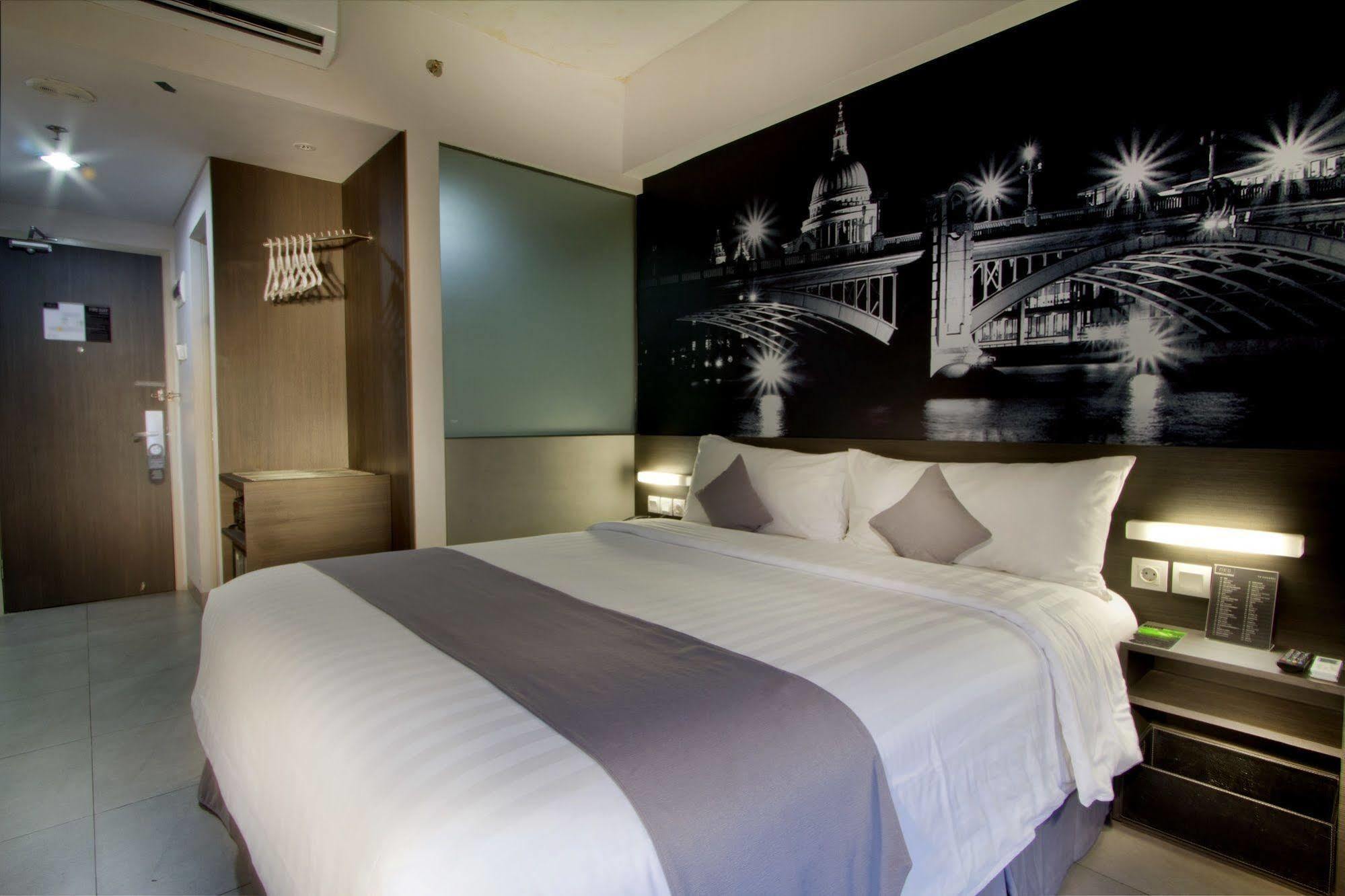 Neo Hotel Tendean Jakarta By Aston Exterior foto