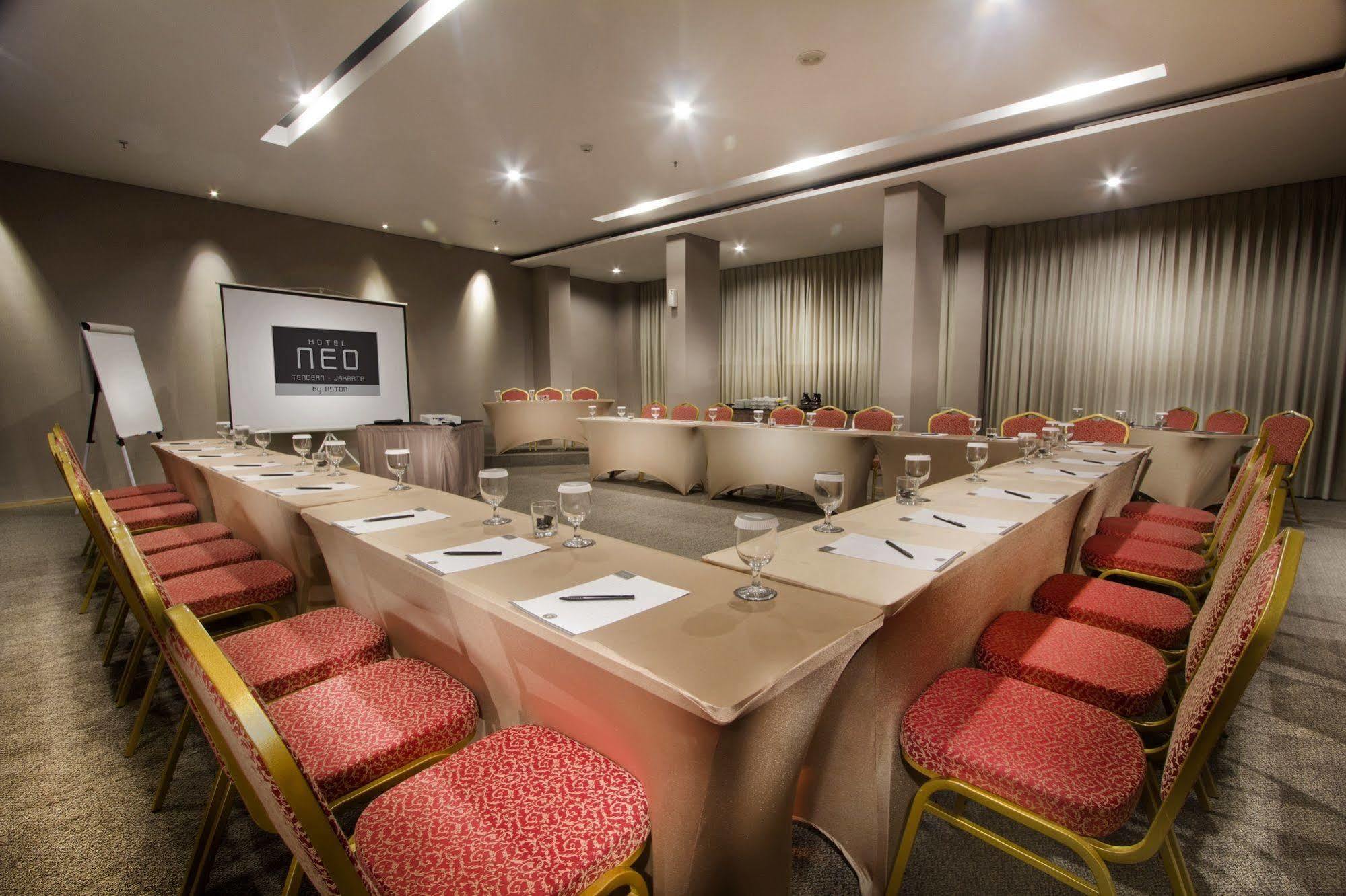 Neo Hotel Tendean Jakarta By Aston Exterior foto